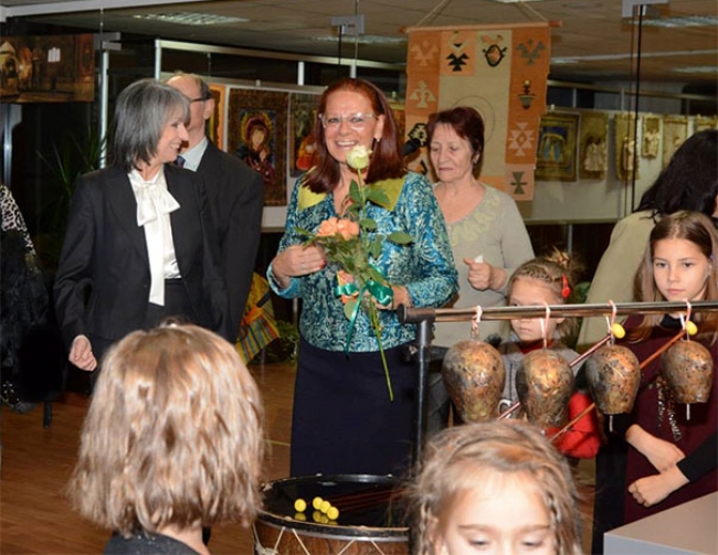 Школата по килимарство „Духовно огледало“ към ОУ „П. Парчевич“ гр. Чипровци на изложба „Чудесата на България“ в София